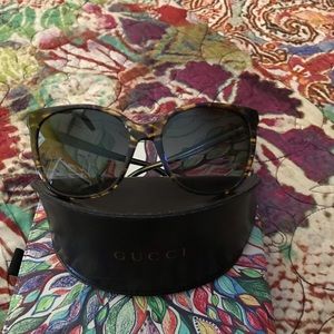 Gucci Sunglasses With Case and Cleaning cloth